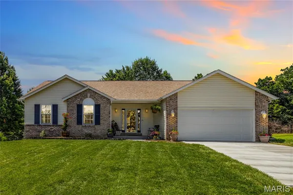 $415,000 | 979 Reddington Oaks Court, St. Charles, MO 63304