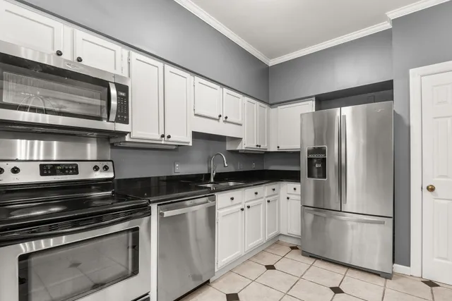 $2,450 | 201 Westchase Drive, Nashville, TN 37205