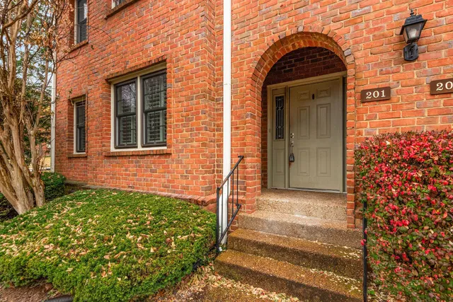 $2,450 | 201 Westchase Drive, Nashville, TN 37205