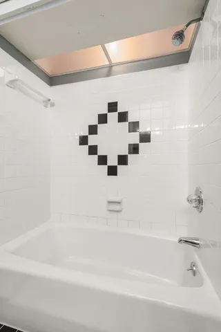 $2,450 | 201 Westchase Drive, Nashville, TN 37205