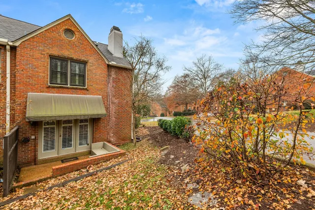 $2,450 | 201 Westchase Drive, Nashville, TN 37205