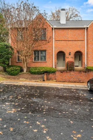 $2,450 | 201 Westchase Drive, Nashville, TN 37205