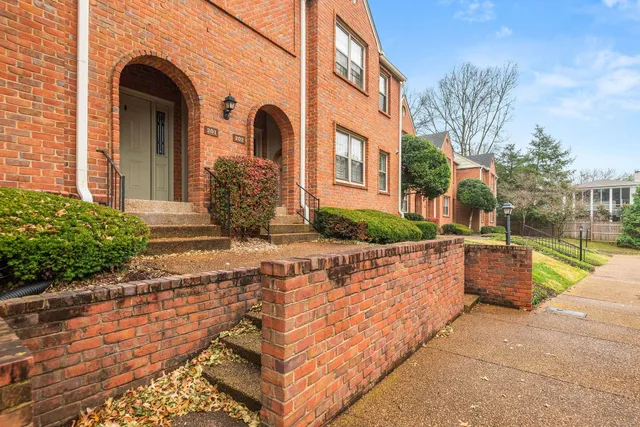 $2,450 | 201 Westchase Drive, Nashville, TN 37205