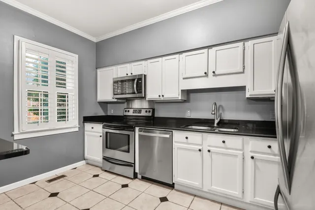 $2,450 | 201 Westchase Drive, Nashville, TN 37205