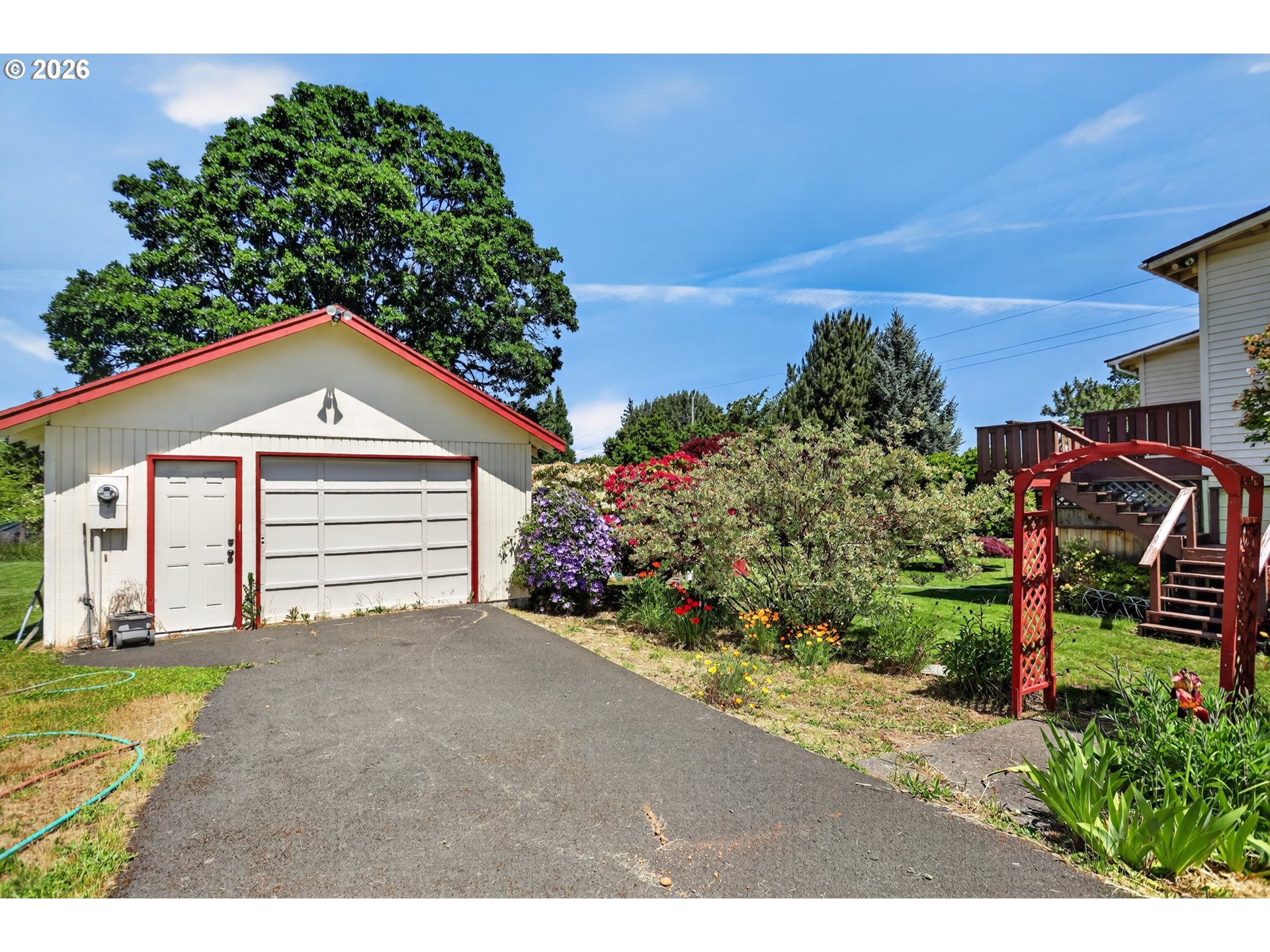 1800 Markham Road Hood River, OR 97031 - Photo 9 of 48 Garage