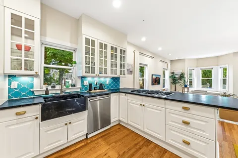 $1,075,000 | 36 Oak Street, Unit 1, Somerville, MA 02143