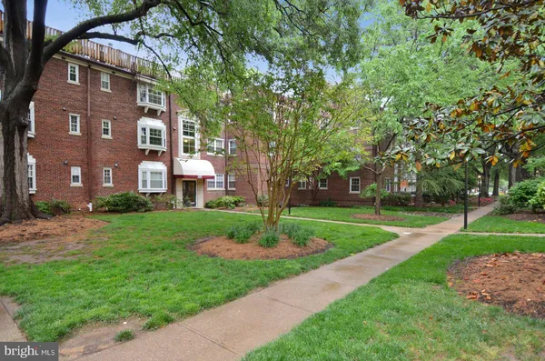 $2,375 | 2021 21st Street North, Unit 22, Arlington, VA 22209