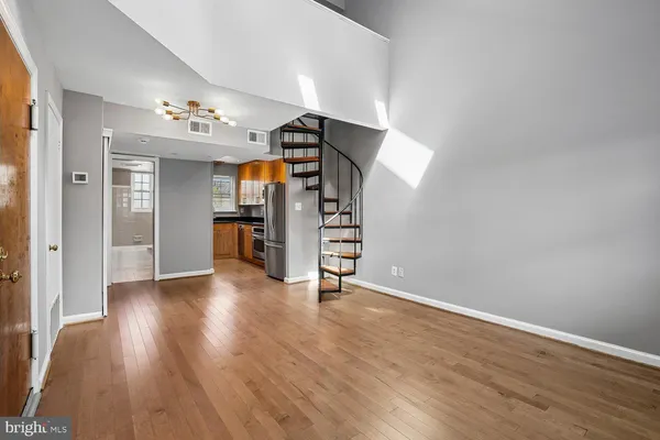 $2,375 | 2021 21st Street North, Unit 22, Arlington, VA 22209