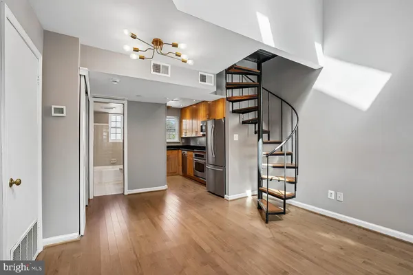 $2,375 | 2021 21st Street North, Unit 22, Arlington, VA 22209