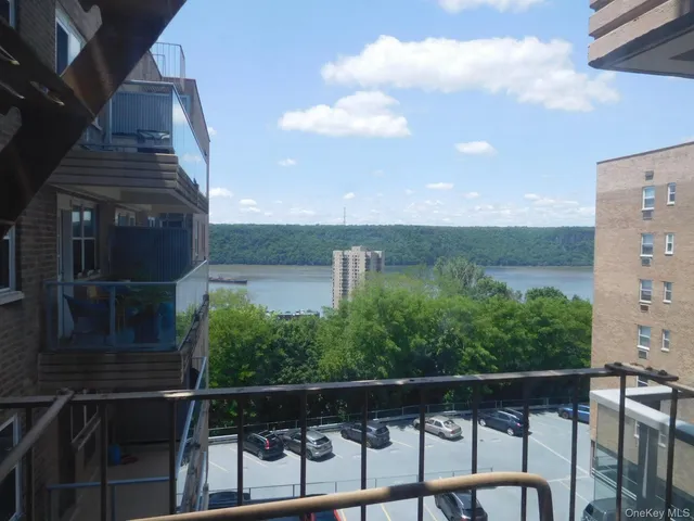 $103,900 | 377 North Broadway, Unit 601, Yonkers, NY 10701