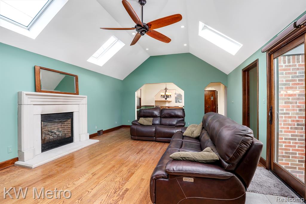 407 Touraine Road Grosse Pointe Farms, MI 48236 - Photo 11 of 43