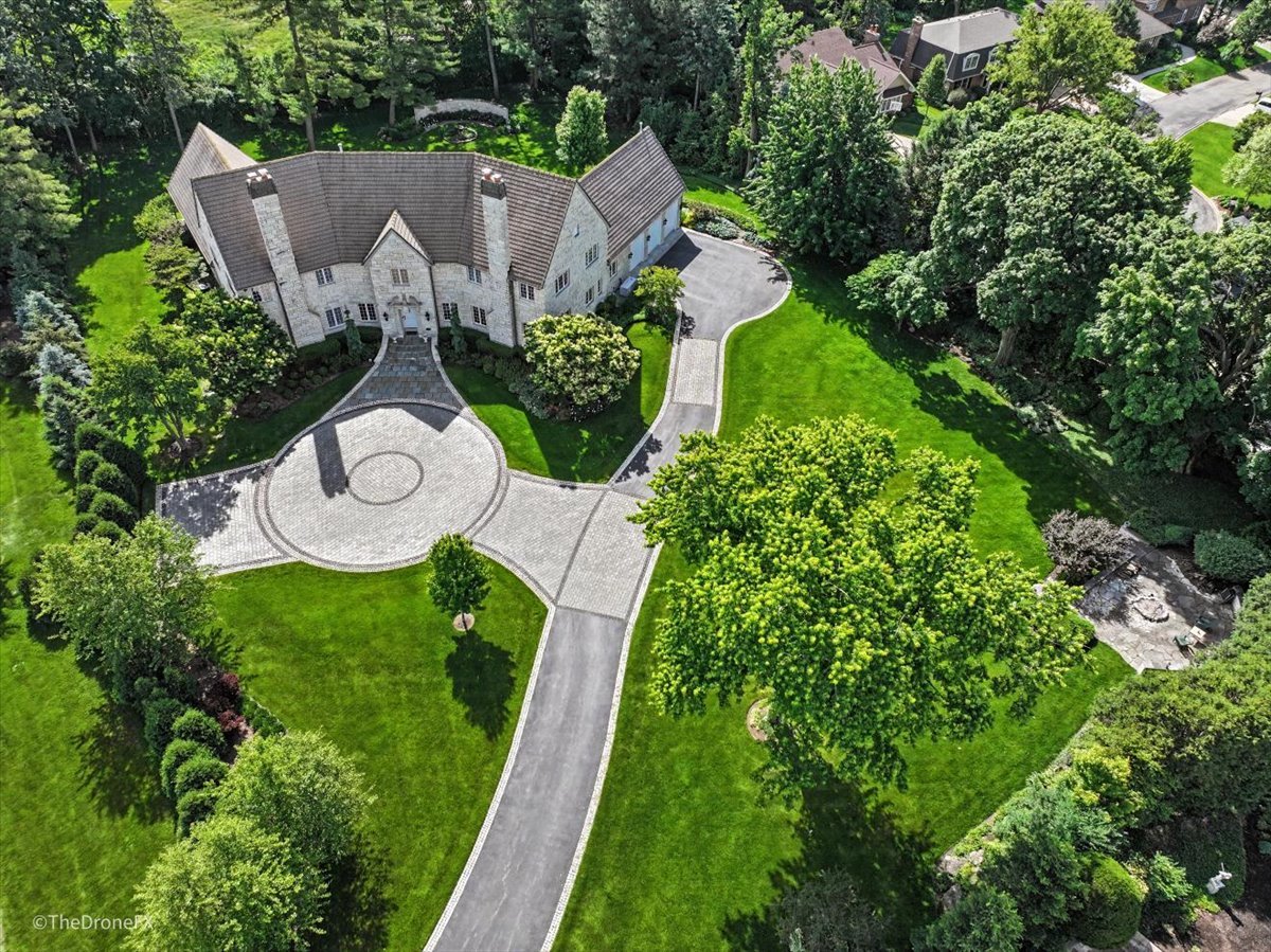 25W451 Plamondon Road Wheaton, IL 60189 - Photo 8 of 66