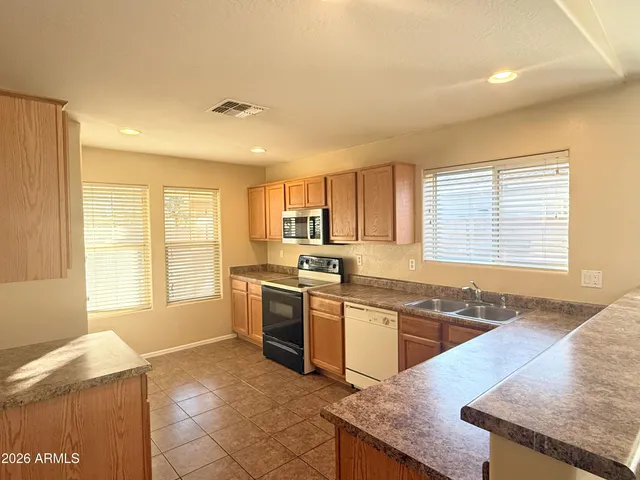 $2,095 | 3426 South 72nd Lane, Phoenix, AZ 85043