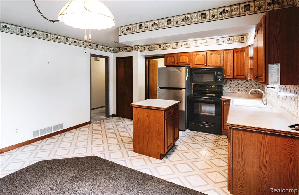 11366 Chicago Road Warren, MI 48093 - Photo 10 of 49
