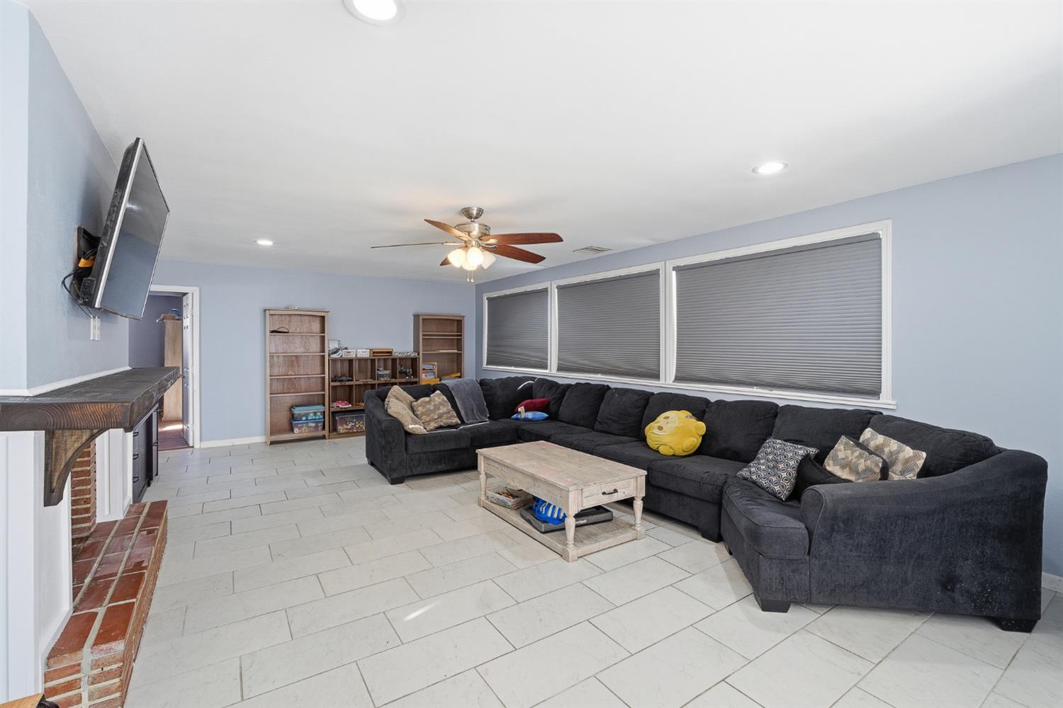 2240 Olive Street Selma, CA 93662 - Photo 7 of 38 a living room with furniture and a chandelier