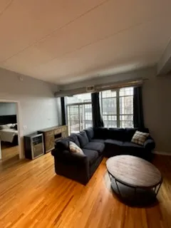 $2,300 | 1919 South Michigan Avenue, Unit 400, Chicago, IL 60616