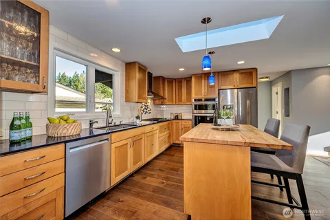 $1,975,000 | 1419 179th Place Northeast, Bellevue, WA 98008