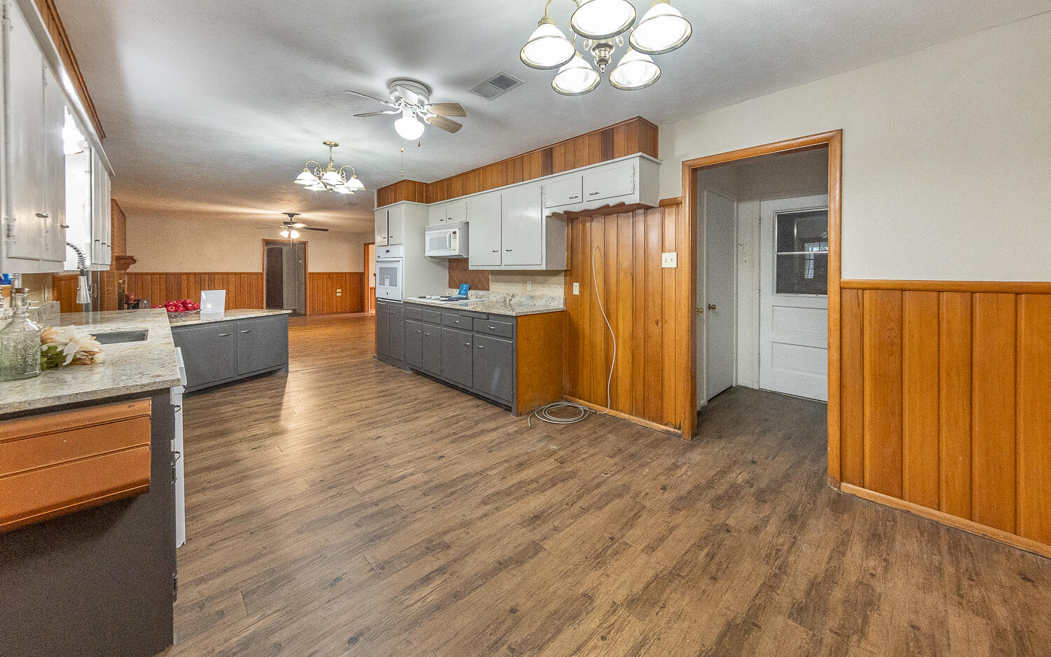 2310 61st Street Lubbock, TX 79412 - Photo 8 of 35 2L9A3377