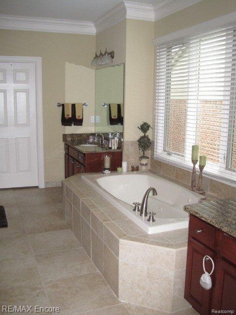 4636 Oakhurst Ridge Road, Unit 270 Clarkston, MI 48348 - Photo 17 of 25 Master Jetted Tub - Granite.jpg