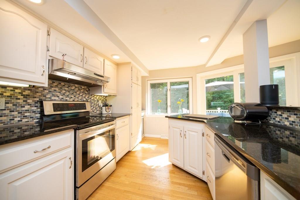 14 Ledge Hill Road Southborough, MA 01772 - Photo 4 of 32