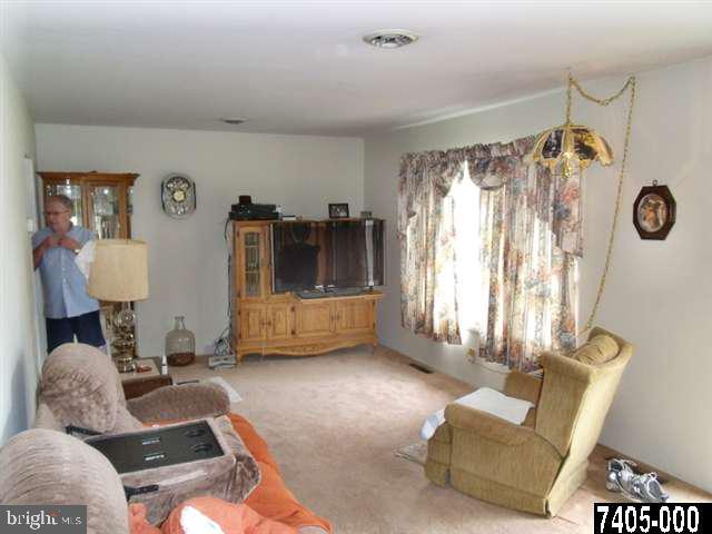 236 Heistand Road York, PA 17402 - Photo 3 of 9 Gallery Image 3