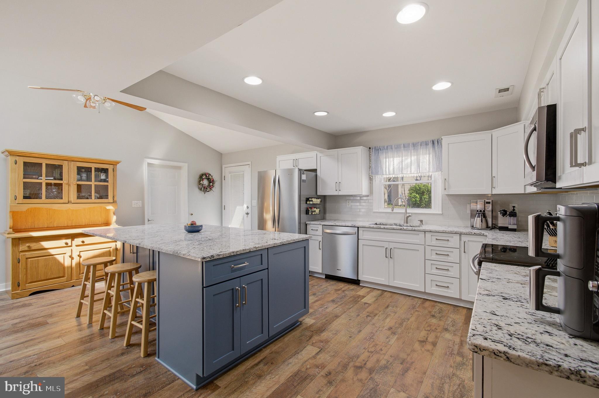 1410 Knights Bridge Turn Crofton, MD 21114 - Photo 12 of 75 Recess lighting