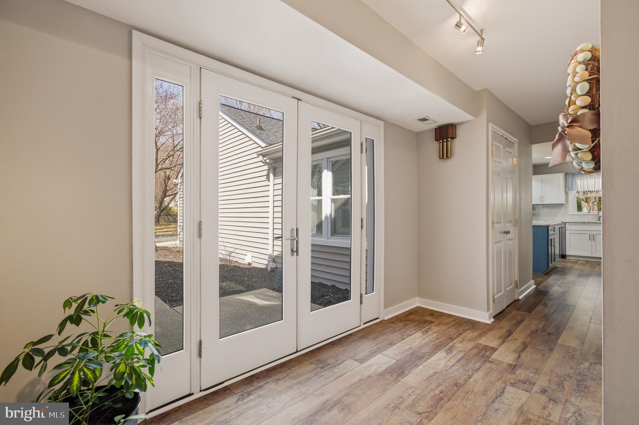 1410 Knights Bridge Turn Crofton, MD 21114 - Photo 6 of 75 Sunny Foyer