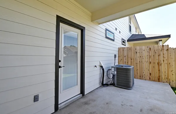 $1,500 | 11318 Clearmine, Unit 102, San Antonio, TX 78224