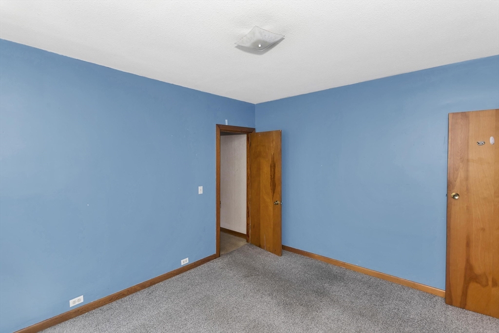 53 Calumet Road Holyoke, MA 01040 - Photo 7 of 24
