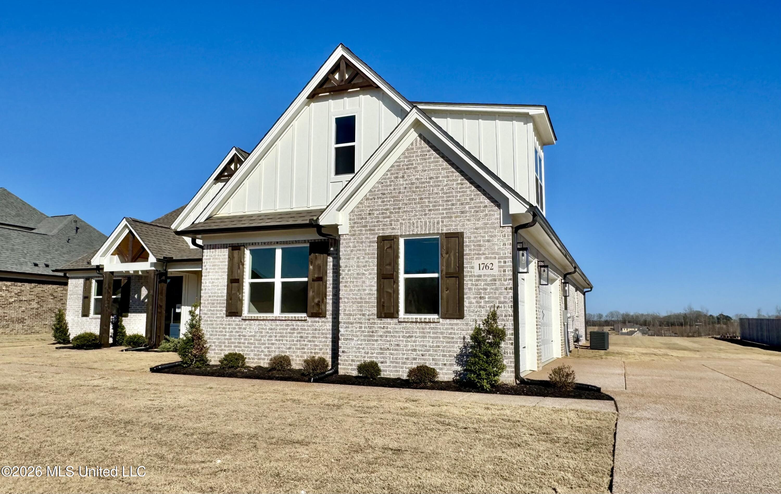 1762 Bakersfield Way Nesbit, MS 38651 - Photo 3 of 45 IMG_5446