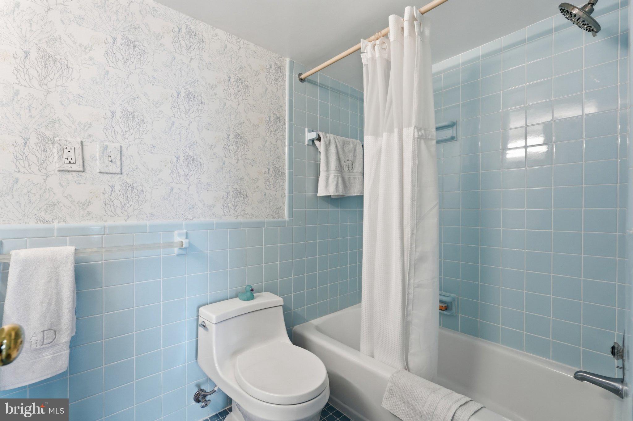 5101 River Road, Unit 1703 Bethesda, MD 20816 - Photo 36 of 57 Second bathroom