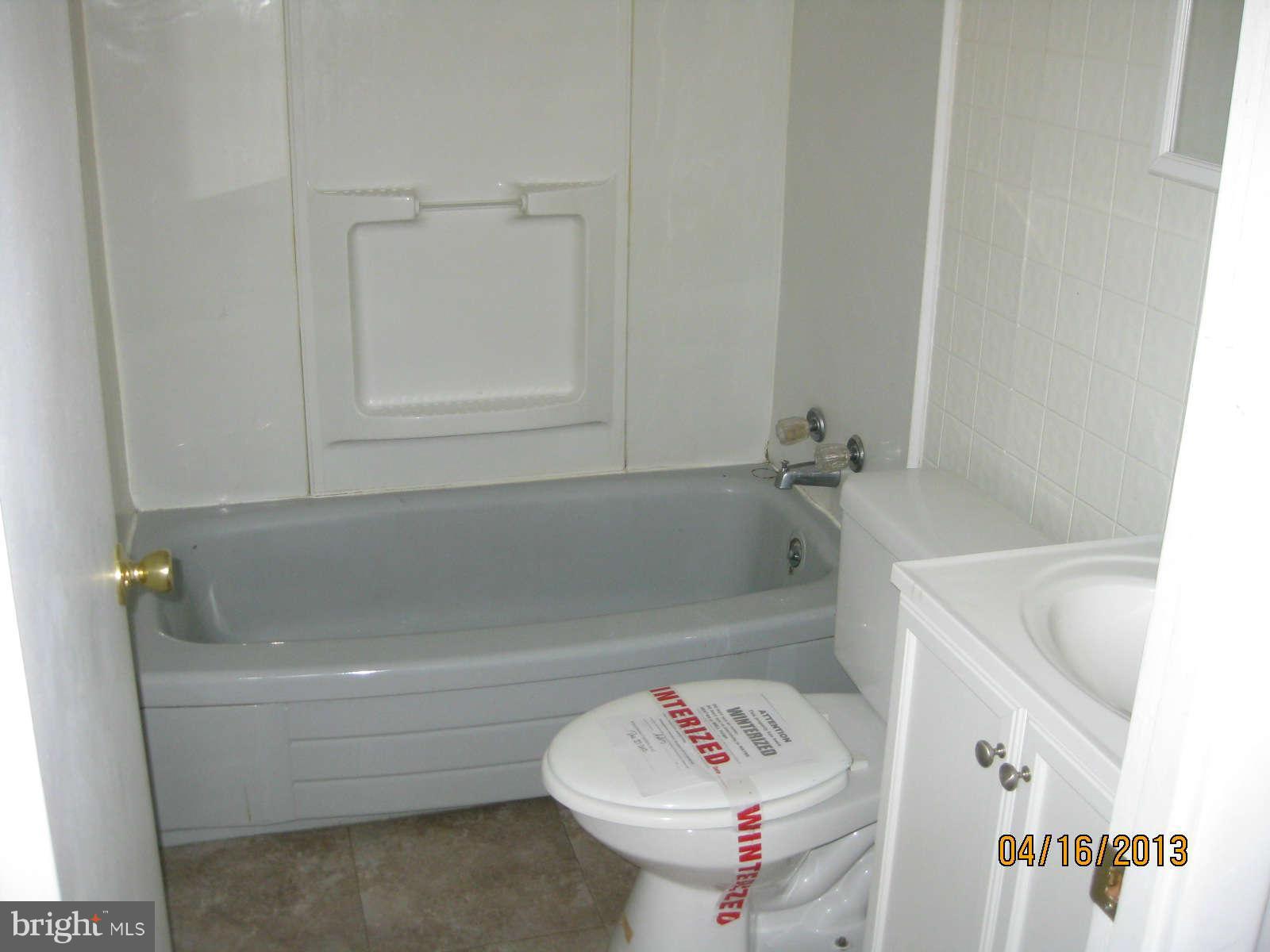 8149 Mid Haven Road Baltimore, MD 21222 - Photo 12 of 19 Bath
