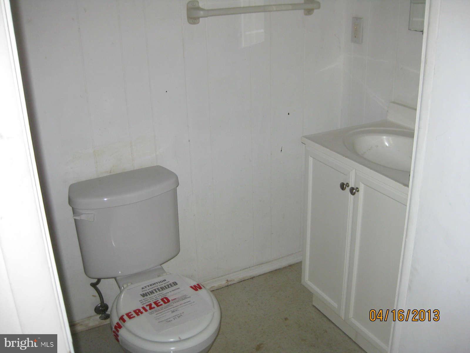 8149 Mid Haven Road Baltimore, MD 21222 - Photo 13 of 19 Bath