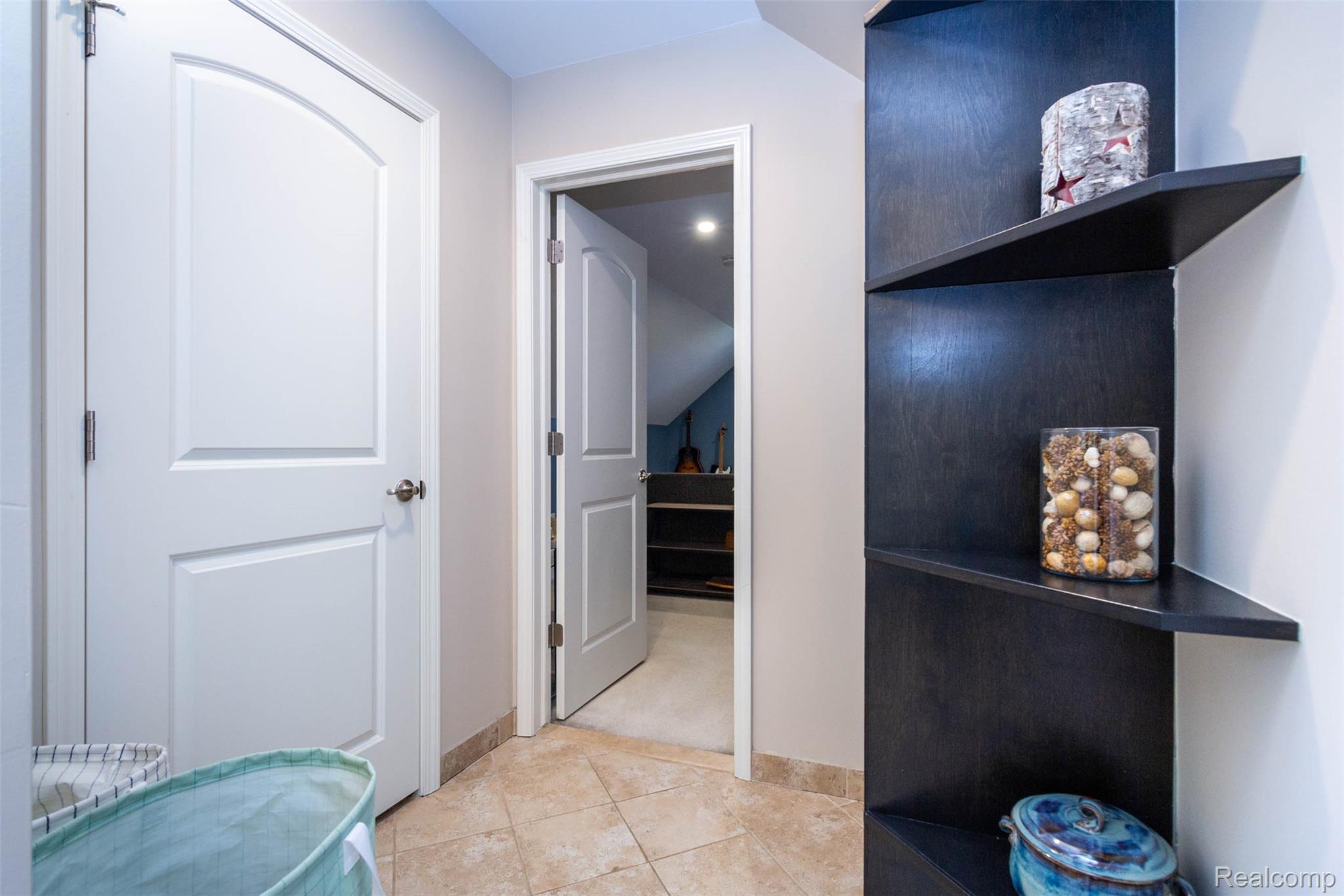 36039 Curtis Road Livonia, MI 48152 - Photo 25 of 61 interior (20).jpg