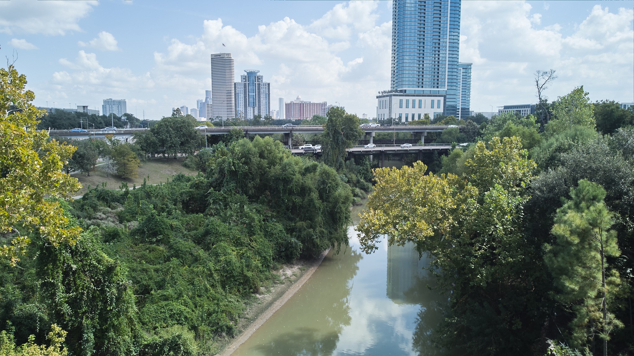 20 Tiel Way Houston, TX 77019 - Photo 3 of 6 a view of a city with tall buildings