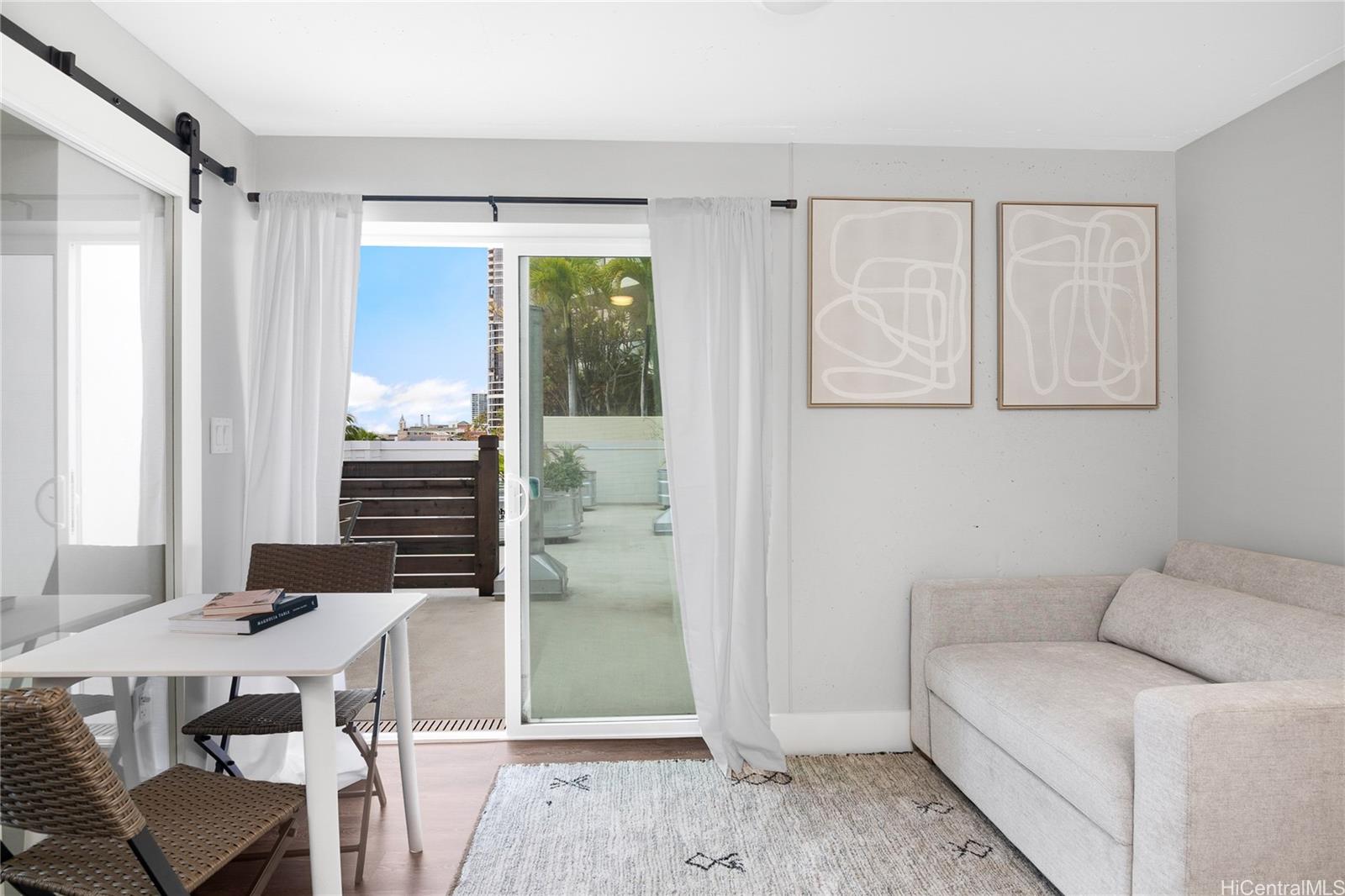 803 Waimanu Street, Unit 512 Honolulu, HI 96813 - Photo 2 of 18 a bedroom with a bed and a window