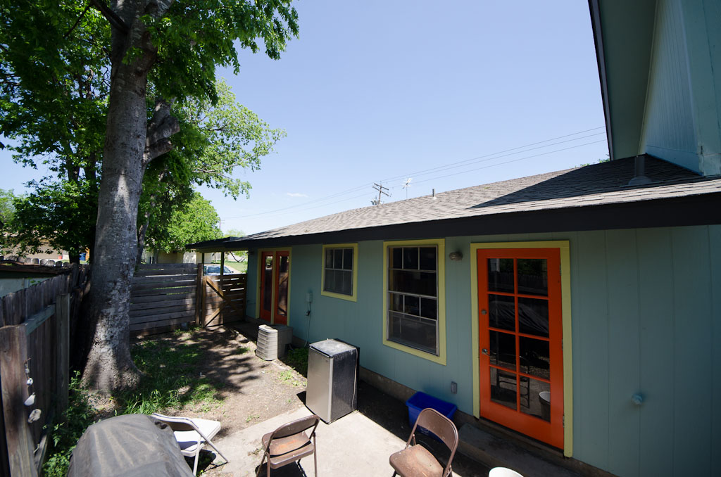 6900 Manor Road, Unit B Austin, TX 78723 - Photo 12 of 14 Back patio