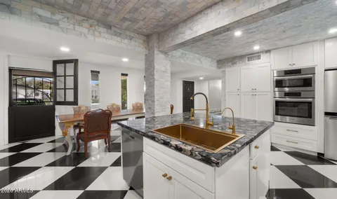 $1,395,000 | 7240 North Vía De La Montana, Scottsdale, AZ 85258