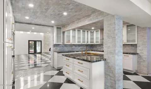 $1,395,000 | 7240 North Vía De La Montana, Scottsdale, AZ 85258