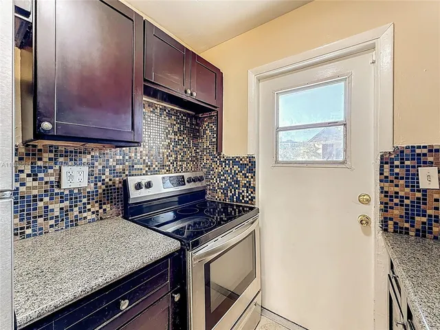 $1,900 | 2335 Northeast 172nd Street, Unit 8, North Miami Beach, FL 33160