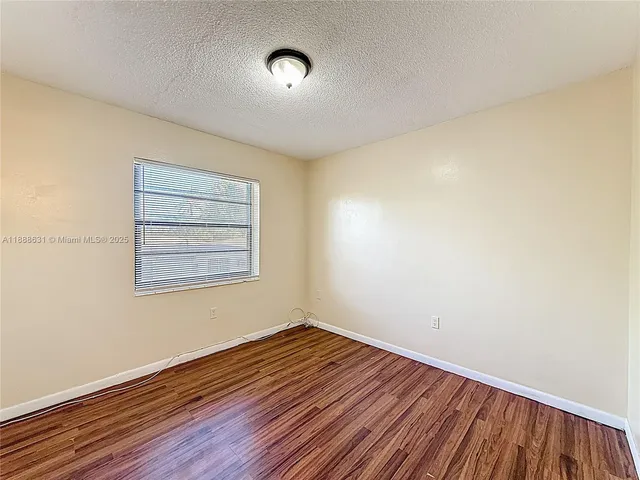 $1,900 | 2335 Northeast 172nd Street, Unit 8, North Miami Beach, FL 33160