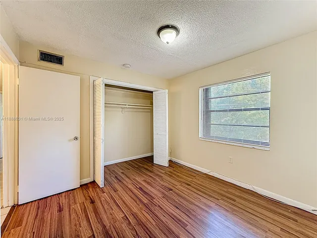 $1,900 | 2335 Northeast 172nd Street, Unit 8, North Miami Beach, FL 33160