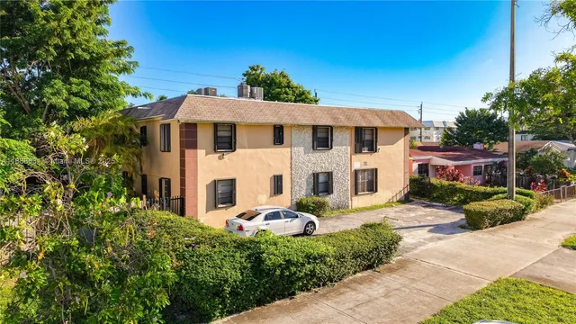 $1,900 | 2335 Northeast 172nd Street, Unit 8, North Miami Beach, FL 33160