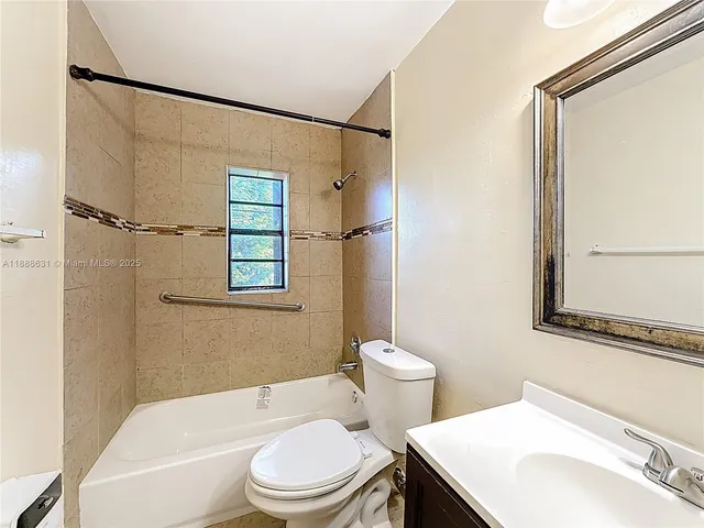 $1,900 | 2335 Northeast 172nd Street, Unit 8, North Miami Beach, FL 33160