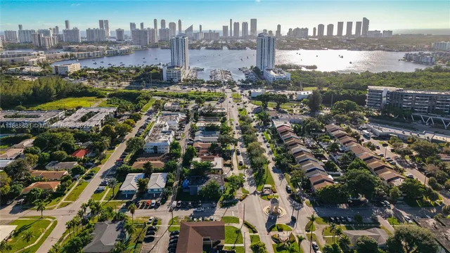 $1,900 | 2335 Northeast 172nd Street, Unit 8, North Miami Beach, FL 33160