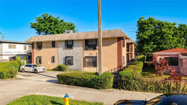 $1,900 | 2335 Northeast 172nd Street, Unit 8, North Miami Beach, FL 33160