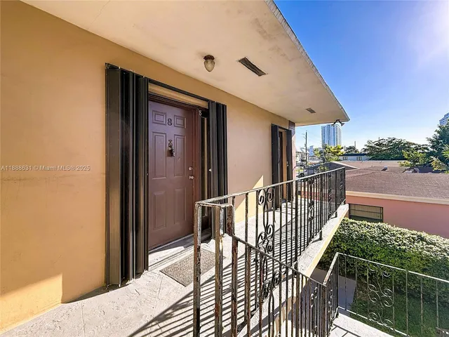 $1,900 | 2335 Northeast 172nd Street, Unit 8, North Miami Beach, FL 33160