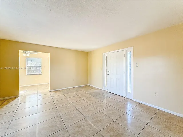 $1,900 | 2335 Northeast 172nd Street, Unit 8, North Miami Beach, FL 33160