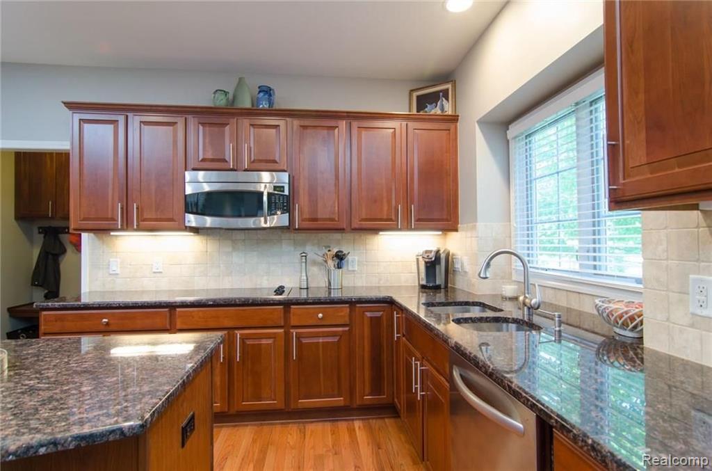 673 Enchantment Drive Rochester, MI 48307 - Photo 11 of 37