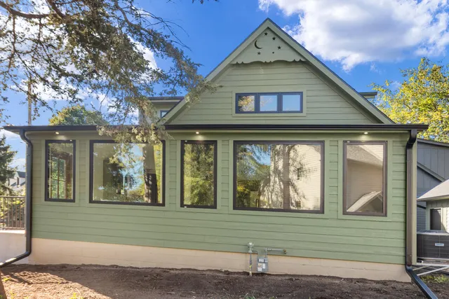 $799,900 | 637 1st Street, Delafield, WI 53018